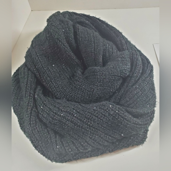 Black Knit Infinity Sequin Scarf - Picture 5 of 8